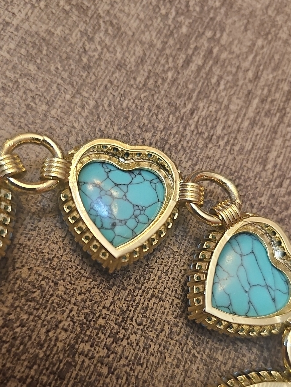 Feed Me Gems Bracelet Texas Turquoise Gold Tone Hearts Link - Picture 4 of 6